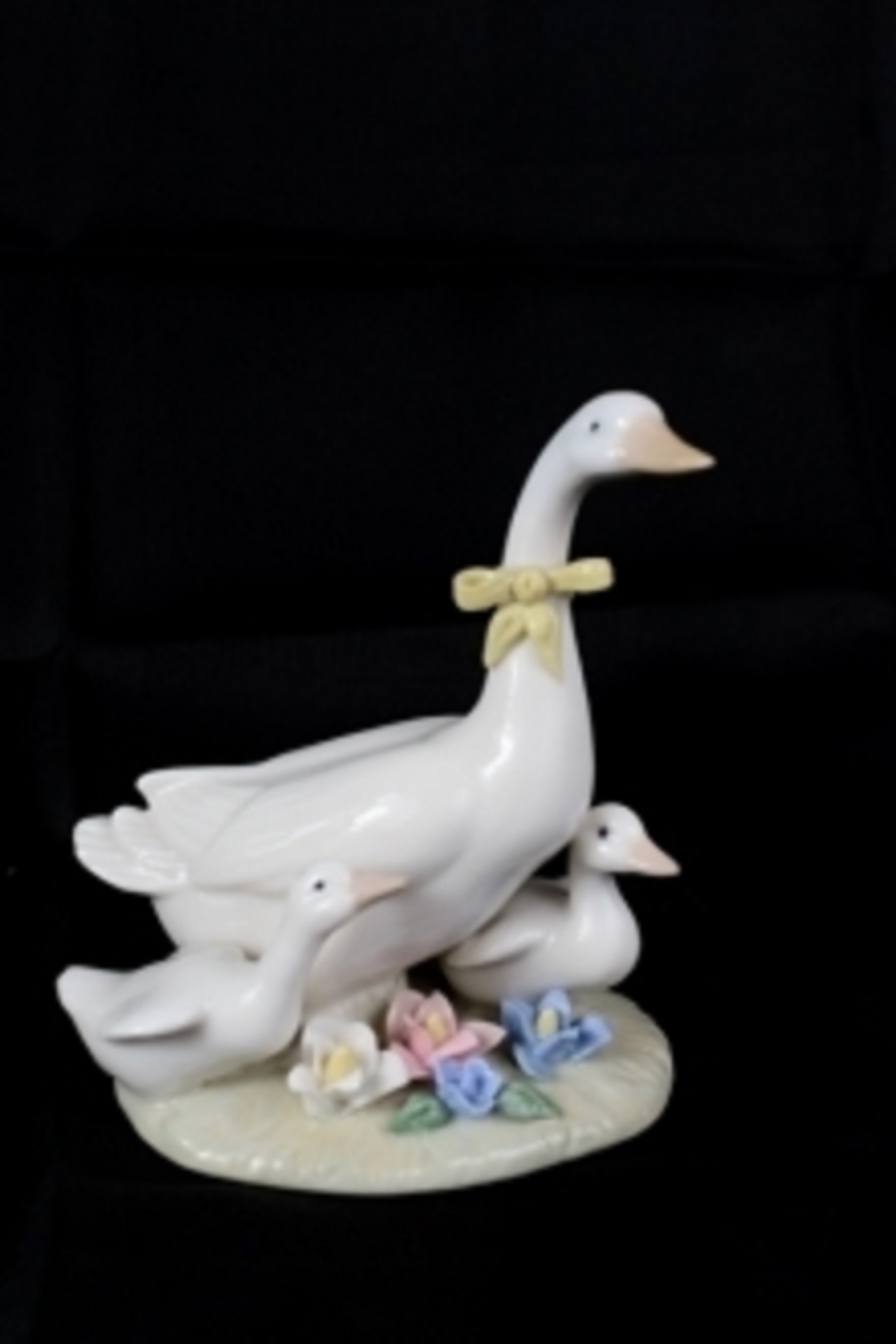 white-ceramic-duck-with-ducklings-showpiece